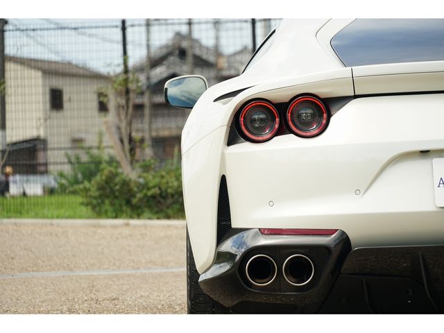 FERRARI 812 Superfast