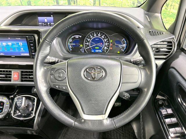 VOXY HYBRID