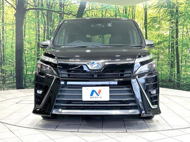 VOXY HYBRID