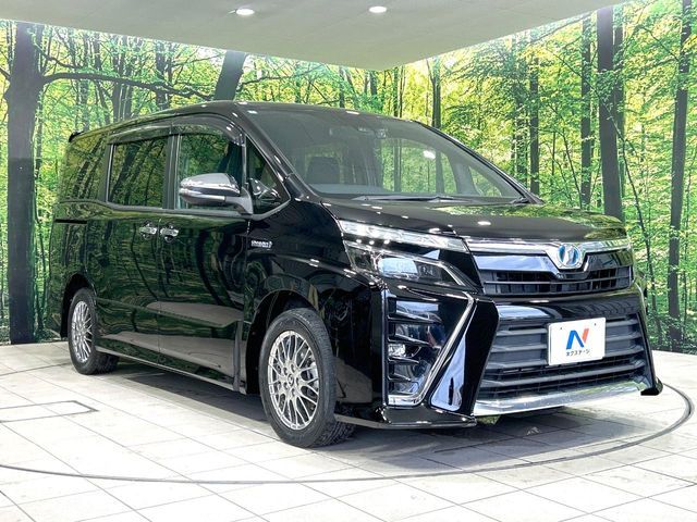 VOXY HYBRID