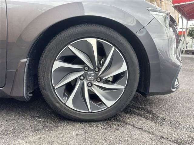 INSIGHT sedan