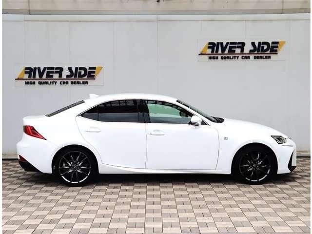 LEXUS IS200t