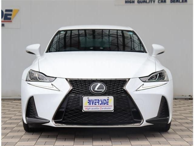 LEXUS IS200t