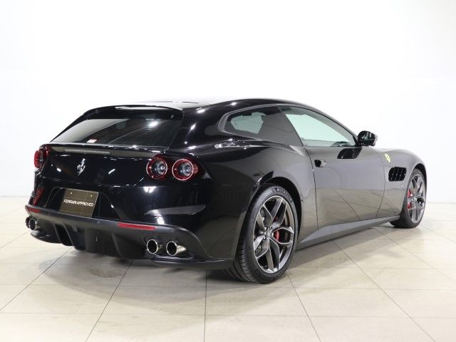 FERRARI GTC4 LUSSO T