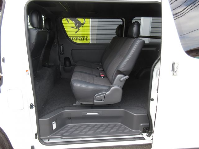 HIACE van 4WD