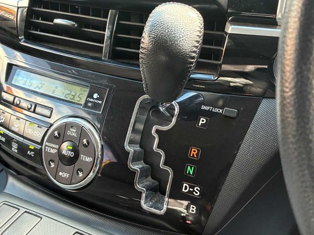 ESTIMA HYBRID 4WD