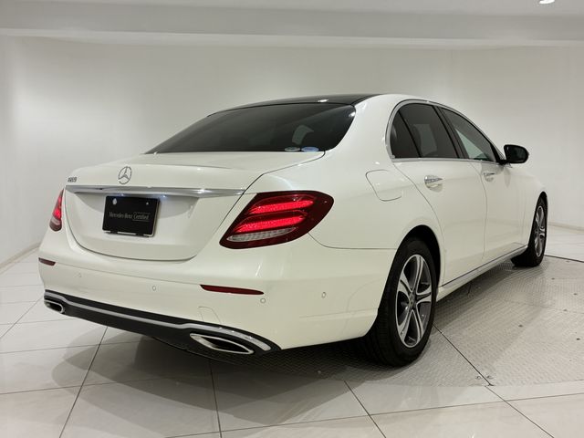 MERCEDES BENZ E class sedan