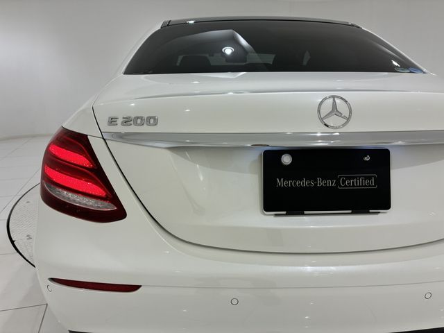 MERCEDES BENZ E class sedan