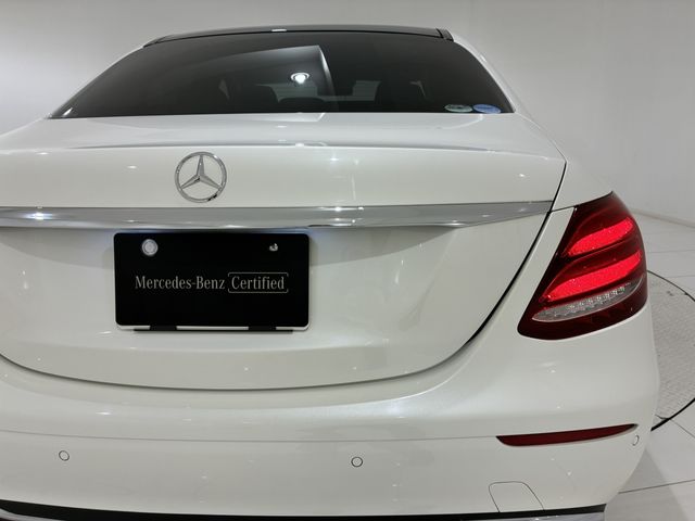 MERCEDES BENZ E class sedan