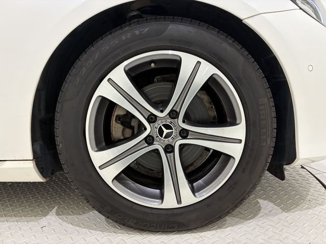 MERCEDES BENZ E class sedan