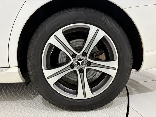 MERCEDES BENZ E class sedan