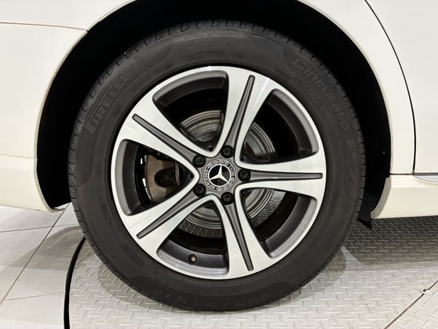 MERCEDES BENZ E class sedan