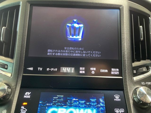 CROWN sedan hybrid