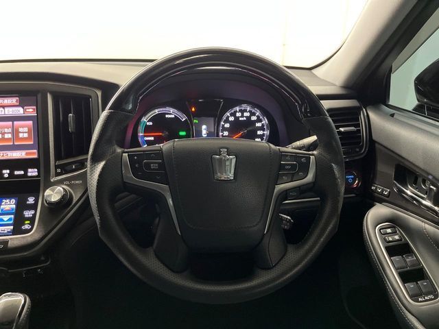 CROWN sedan hybrid
