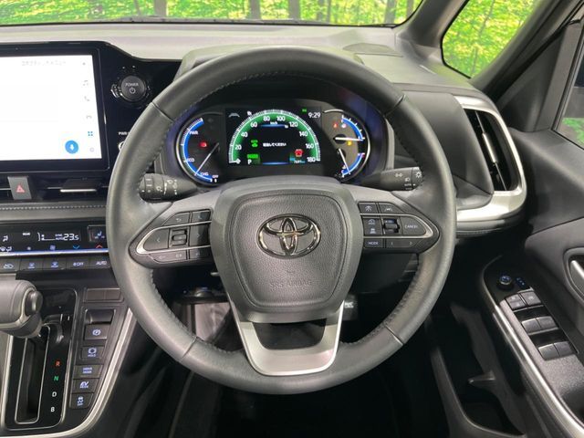 VOXY HYBRID