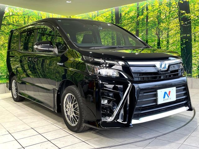 VOXY HYBRID