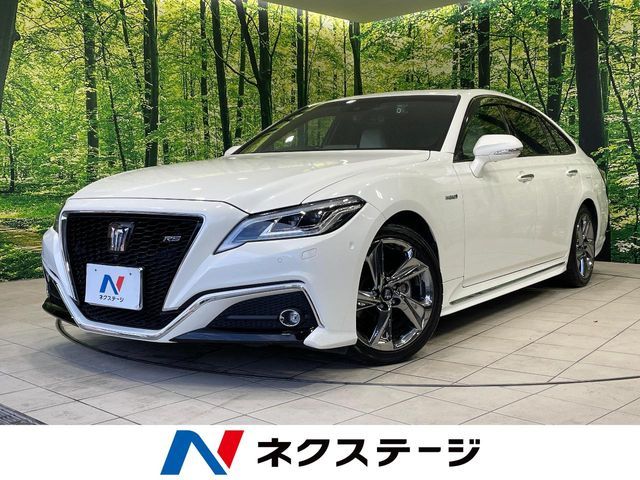 CROWN sedan hybrid