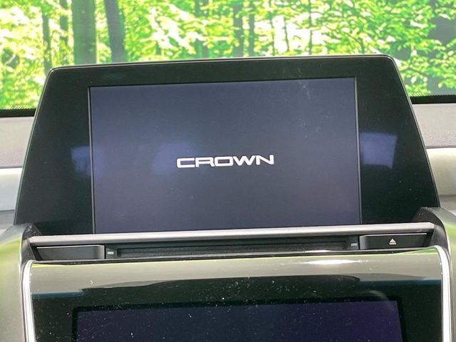 CROWN sedan hybrid
