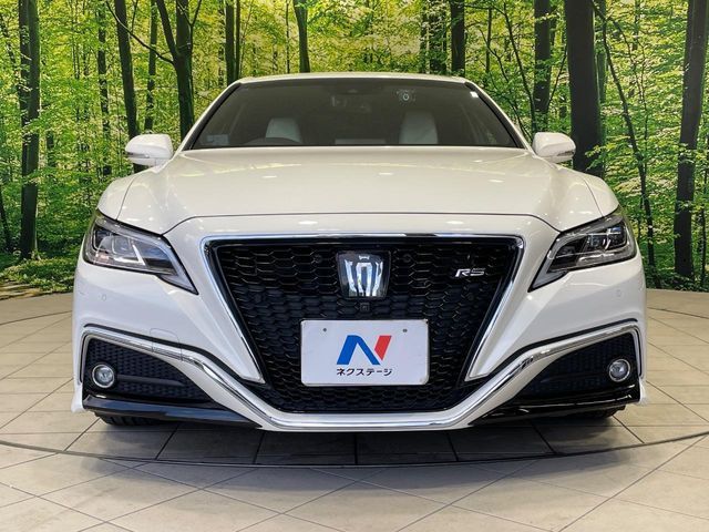 CROWN sedan hybrid