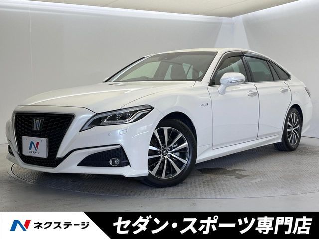 CROWN sedan hybrid