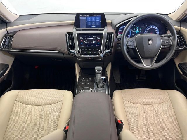 CROWN sedan hybrid