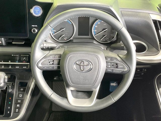 VOXY HYBRID