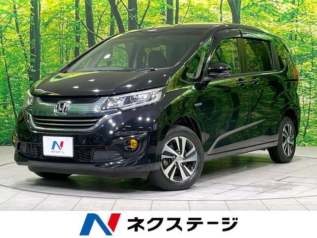 FREED plus HYBRID 4WD