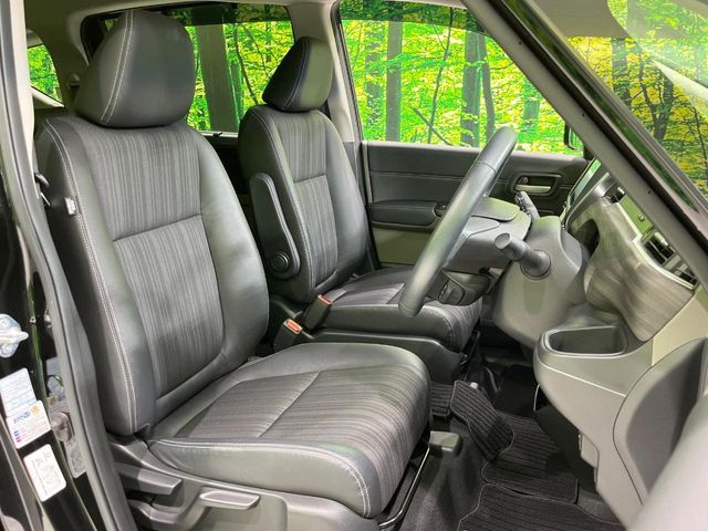 FREED plus HYBRID 4WD
