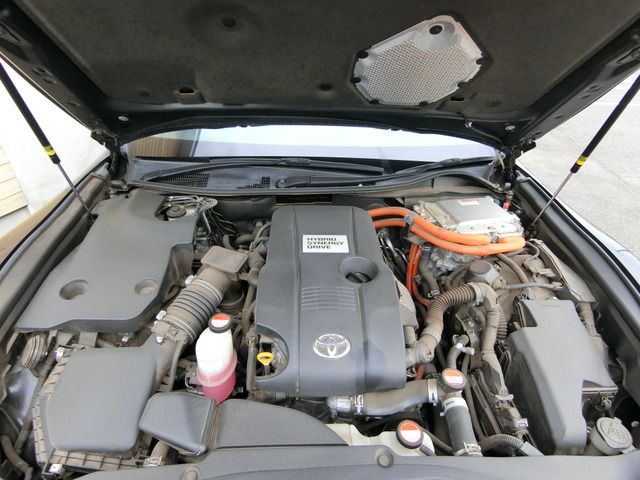 CROWN sedan hybrid