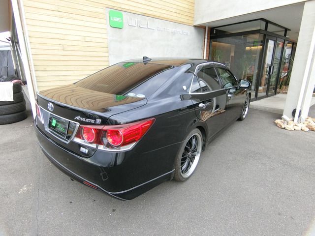 CROWN sedan hybrid