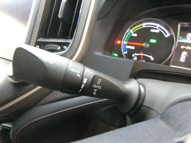 CROWN sedan hybrid