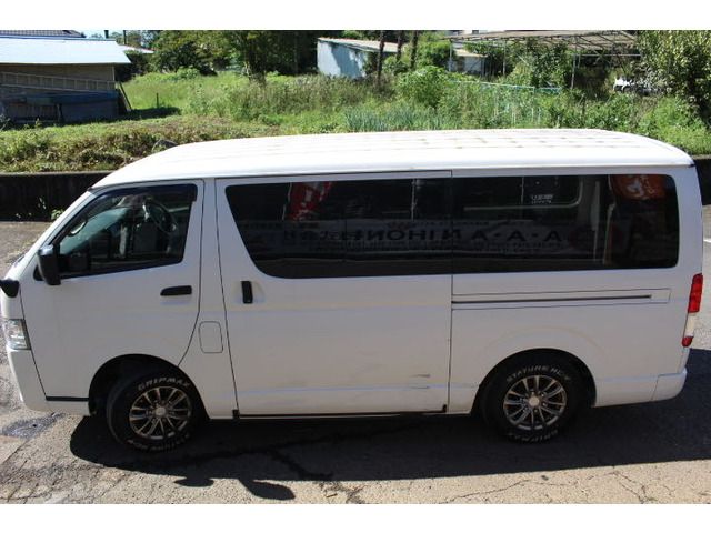 BONGO BRAWNY VAN 4WD