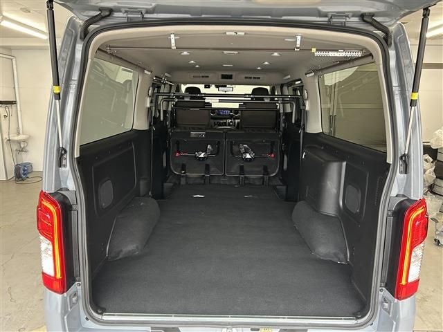 CARAVAN van 4WD