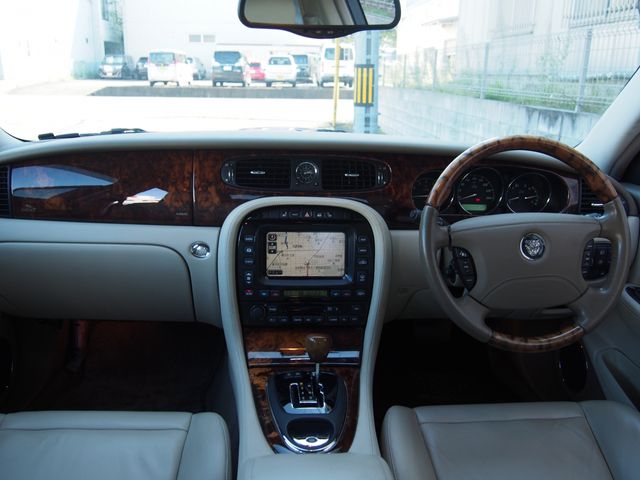 JAGUAR XJseries sedan