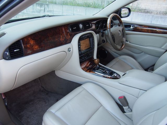 JAGUAR XJseries sedan