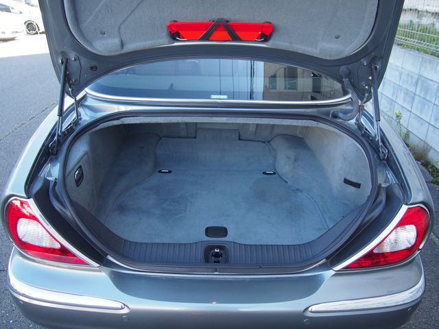 JAGUAR XJseries sedan