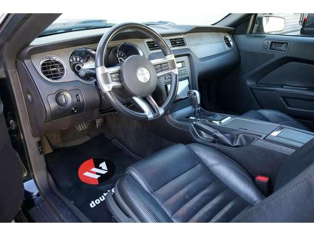 FORD MUSTANG