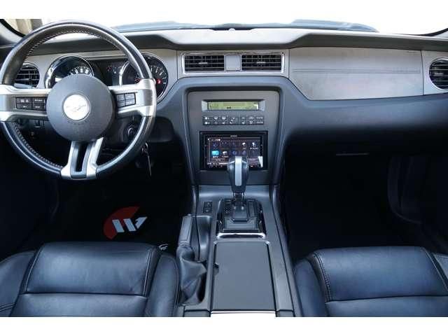 FORD MUSTANG