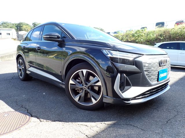 AUDI Q4 e-tron