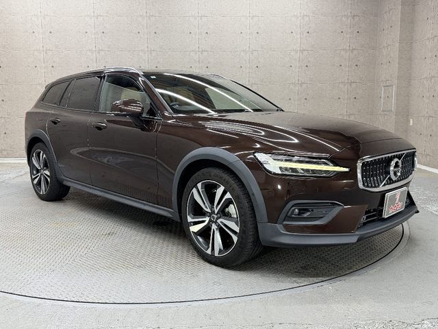 VOLVO V60 CROSS COUNTRY