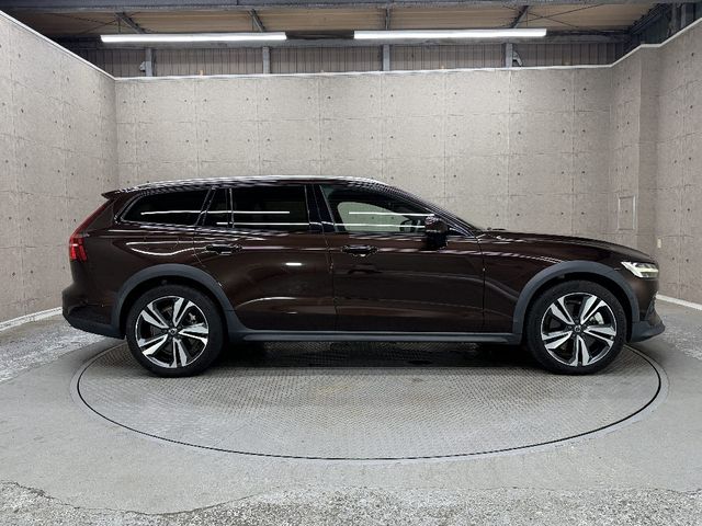 VOLVO V60 CROSS COUNTRY