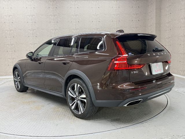 VOLVO V60 CROSS COUNTRY