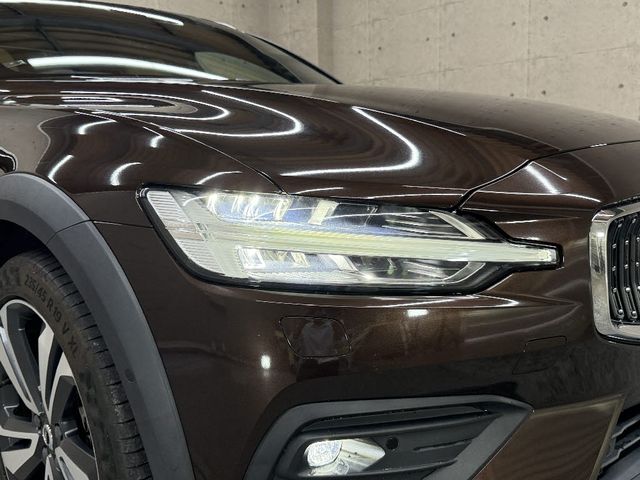 VOLVO V60 CROSS COUNTRY