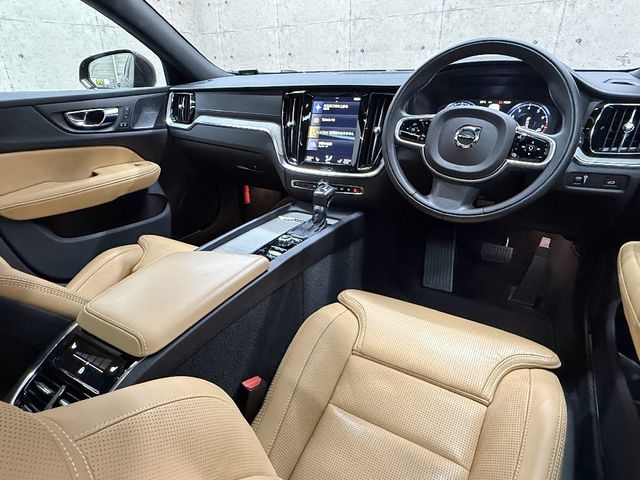 VOLVO V60 CROSS COUNTRY