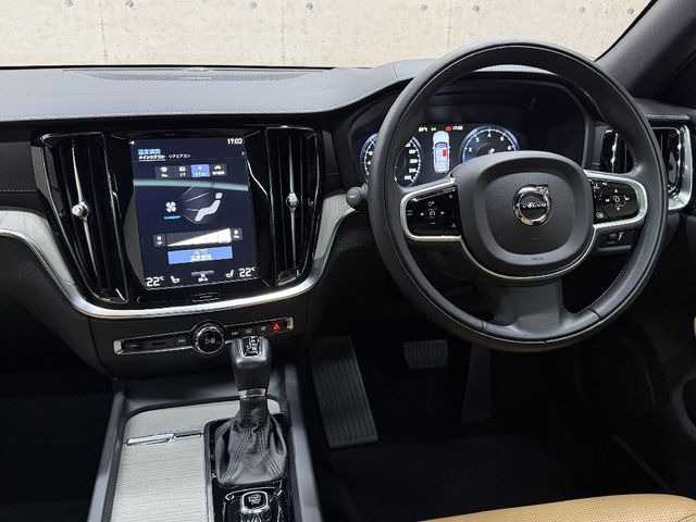 VOLVO V60 CROSS COUNTRY