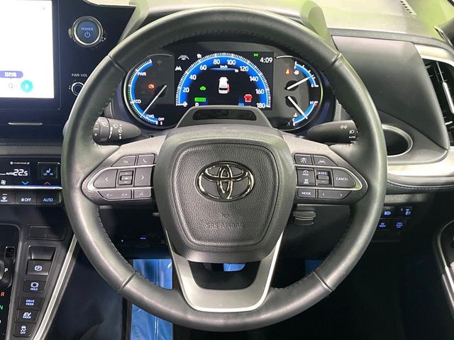 VOXY HYBRID