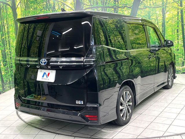 VOXY HYBRID