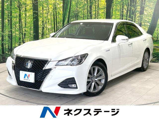 CROWN sedan hybrid