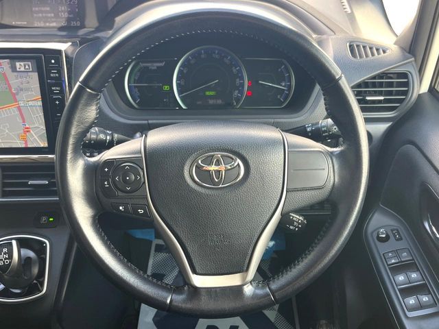 VOXY HYBRID