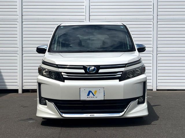 VOXY HYBRID